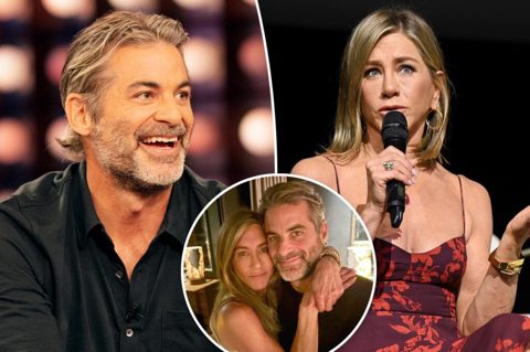 Jennifer Aniston makes racy joke while interviewing boyfriend Jim Curtis