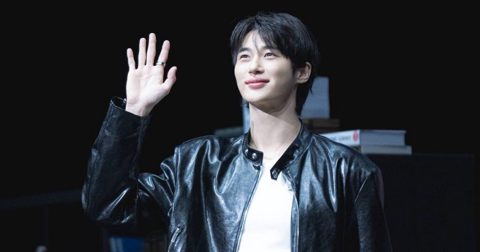 Byeon Woo-seok returns with more intimate Singapore fan-meet, goes to stalls to meet fans