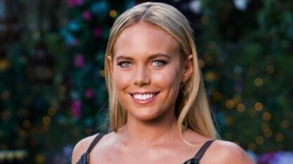 Bachelor star Cass Wood is every inch the Baywatch babe as she announces pregnancy in red swimsuit