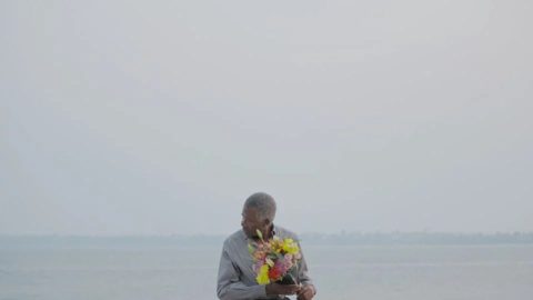 ‘Chapa 100’ Is a Surrealist Romance Between Older People, With Mozambique’s Minibuses Playing a Key Role
