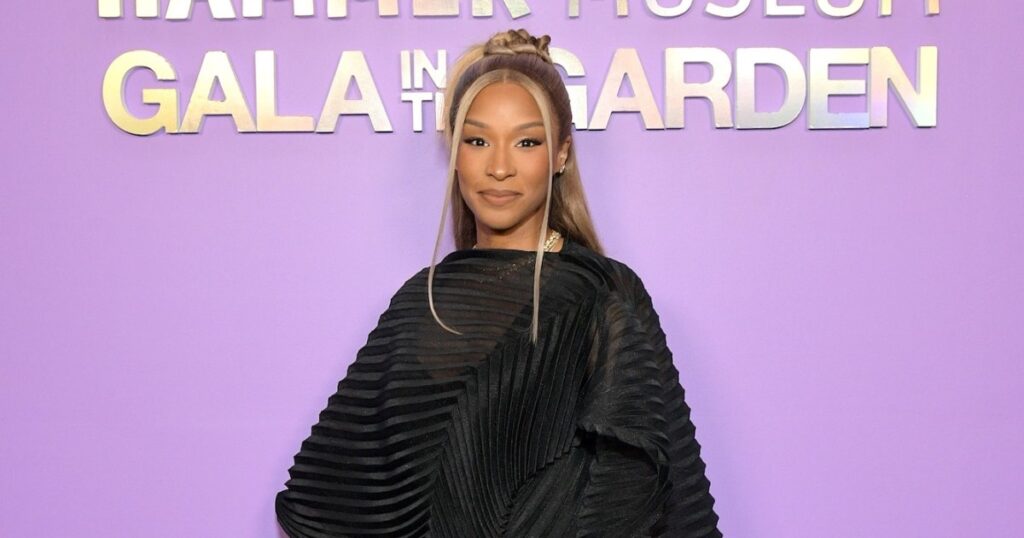LeBron James’ Wife Savannah Sparks Debate Over Not Paying for Her Friends to Fly 1st Class