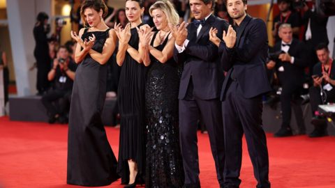 Venice Home Crowd Gives Italian Horror ‘The Spiral’ 9-Minute Standing Ovation