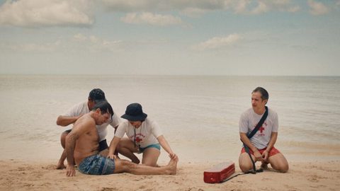 ‘Hombre Al Agua’ Review: Gael García Bernal’s Chaotic Mexican Dramedy Has a Hard Time Staying Above Water