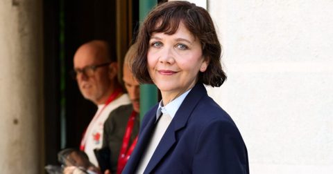 Maggie Gyllenhaal’s Rich-Looking Navy Blazer Is So ‘City Girl Chic’ — Nail the Look for $42