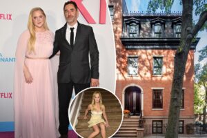 Amy Schumer still living with Chris Fischer amid split