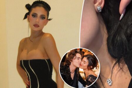 Kylie Jenner wears $57K in Cartier jewelry on Christmas after sweet Timothée Chalamet shoutouts