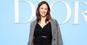 Jennifer Garner’s Roomy Winter Tote Is at Least $6,000 — So We Found the Look for Only $40