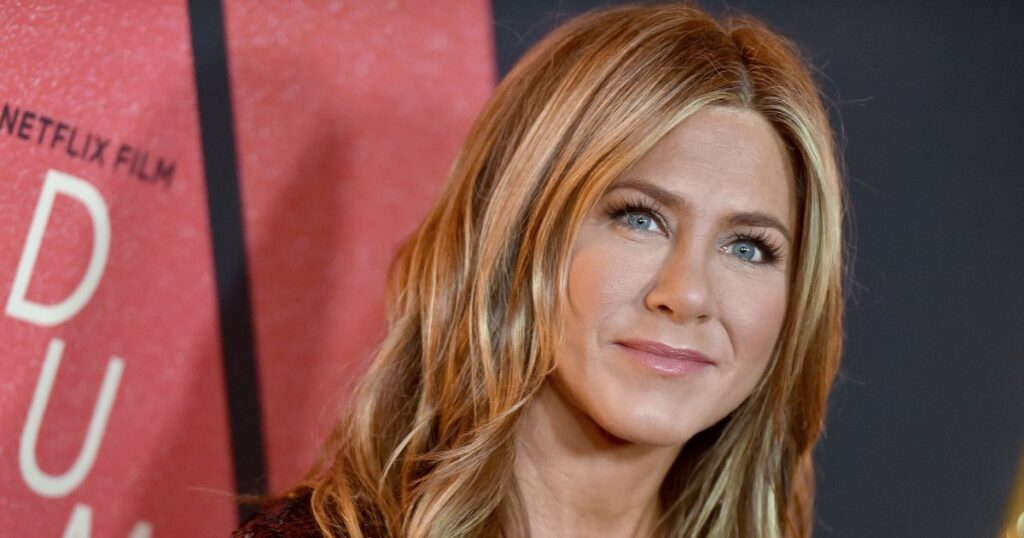Finally! Jennifer Aniston’s Everyday Pink Lipstick Is Back in Stock on Amazon (for Now)