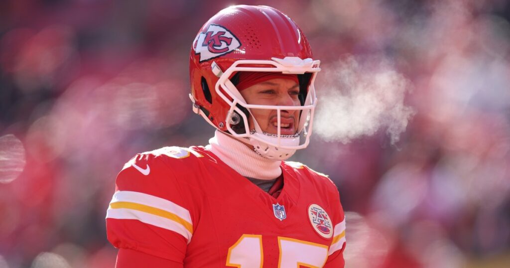 Patrick Mahomes Suffers Gruesome Leg Injury as Kansas City Chiefs Are Eliminated From Playoffs