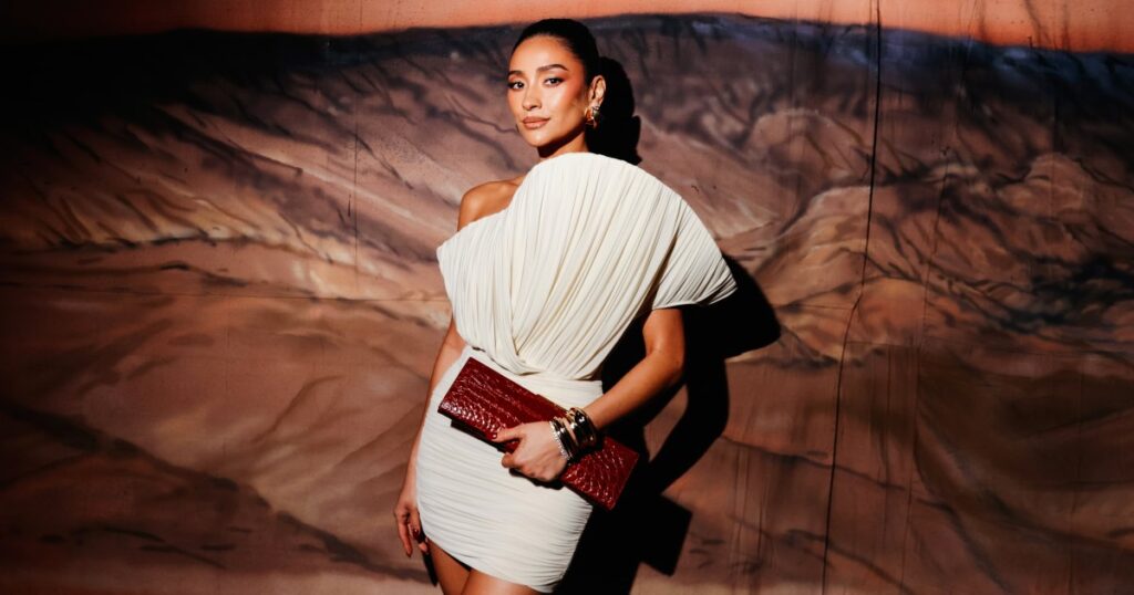 Shay Mitchell and Kate Middleton Can’t Stop Wearing This Sleek Bag Trend