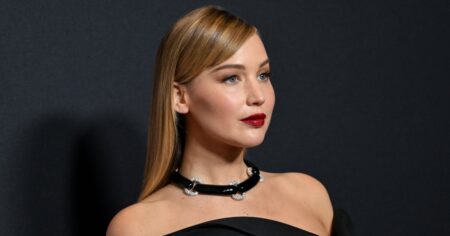 Jennifer Lawrence’s Rich Mom Wardrobe Includes This Sold-Out Bag — Get the Look for $26