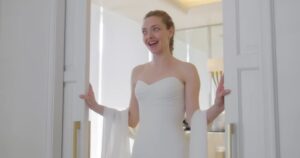 Amanda Seyfried’s Golden Globe Awards dress took 400 hours to make, Entertainment News