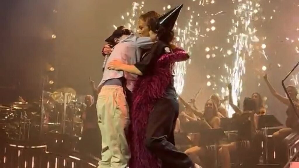 Jennifer Lopez embraces twins Max and Emme onstage after subtle swipe at Ben Affleck marriage