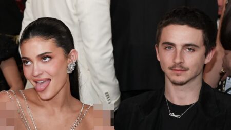 Kylie Jenner and Timothée Chalamet’s VERY unlikely pairing is illustrated in ‘iconic’ Golden Globes snap – as reality star pulls ‘classless’ pose while indie actor is stony-faced