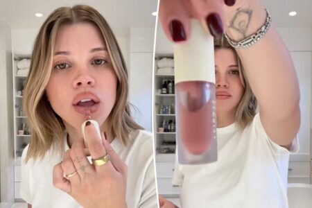 Sofia Richie Grainge’s favorite Summer Fridays tinted lip oil is 30% off