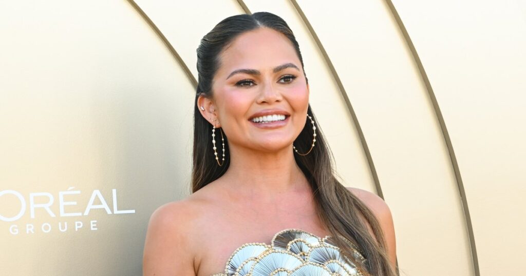 Finally! Chrissy Teigen’s Oversized Cardigan Style Isn’t Frumpy — Steal the Look
