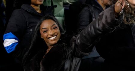 Simone Biles Kisses Husband Jonathan Owens on the Field Before Bears-Packers Playoff Game