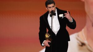 Bad Bunny Gana el Album del Año, Por Ser El Primero de Ganarlo