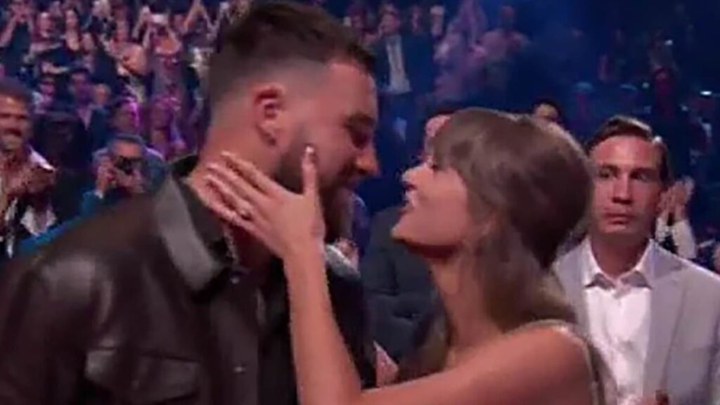 Taylor Swift sings ‘Where Is My Husband?’ to Travis Kelce as she flashes her engagement ring during Raye’s iHeartRadio Music Awards performance