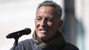 Trump critic Bruce Springsteen, 75, fires up crowd at Minneapolis No Kings rally as he leads stars at protests