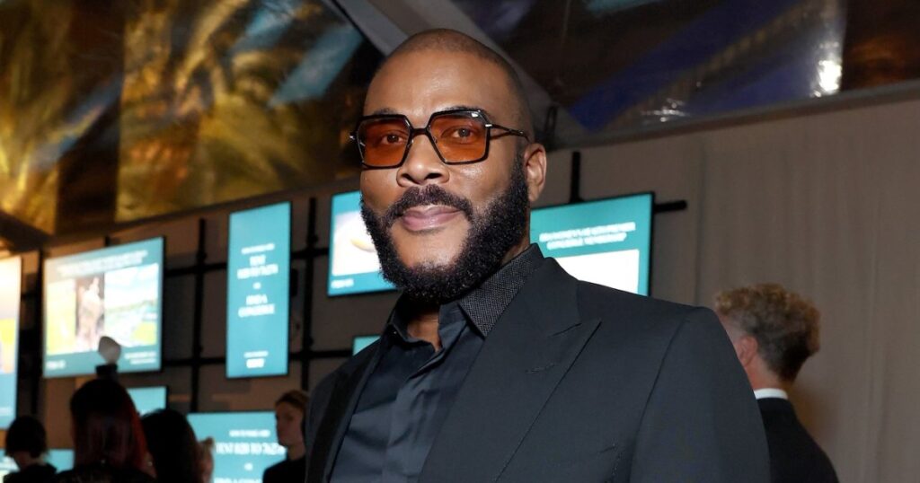 Tyler Perry Seen Giving Money to TSA Agents in Atlanta Airport Amid Government Shutdown
