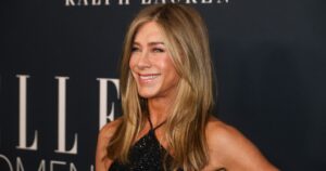 Jennifer Aniston’s ’90s Airport Mules Are Trending (Again) — Nail the Look