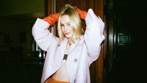 Carey Mulligan on Beef Season 2, Exploring Comedy & “Naughty” New Side