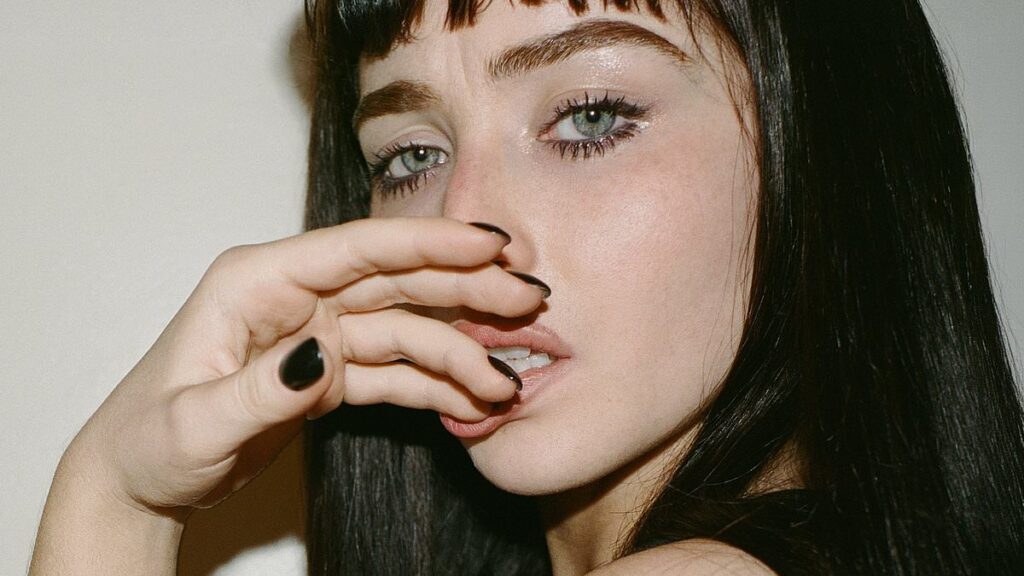 Sabrina Carpenter looks unrecognizable as she debuts stunning brunette locks