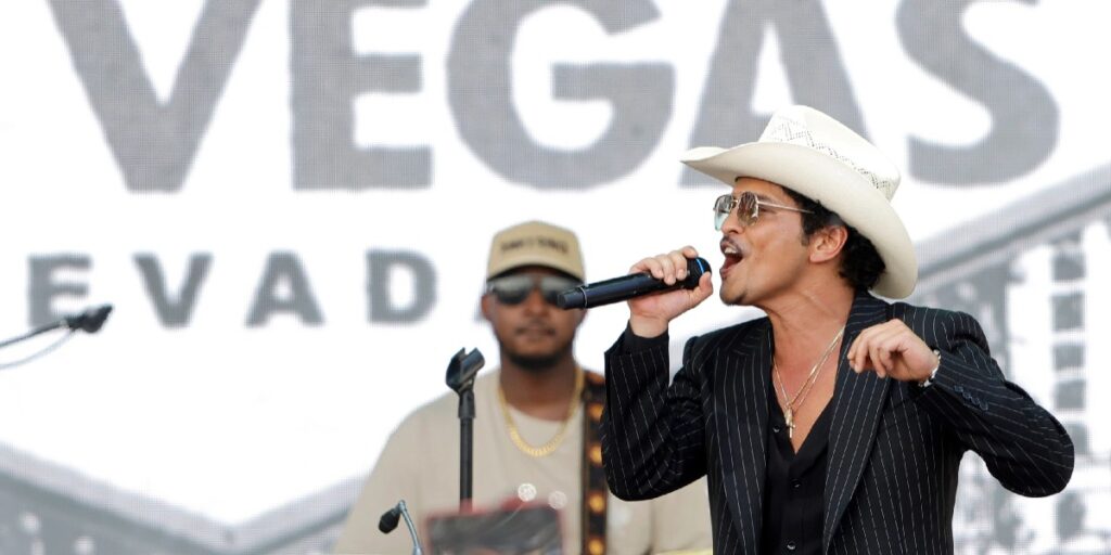 ‘New king of Las Vegas’ Bruno Mars is celebrated with Strip parade, Entertainment News