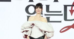 Anne Hathaway Reveals Her 3-Ingredient Go-To Dinner and Iconic Dessert Philosophy