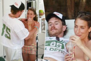 Amanda Batula tells West Wilson to check out her butt on ‘Summer House’