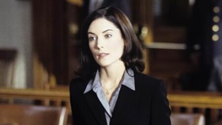 Lara Flynn Boyle, who starred in The Practice and dated Jack Nicholson, makes rare outing in LA… see her now at 56!