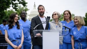 Pitt star Noah Wyle takes a stand for healthcare workers at Capitol Hill rally alongside his nurse mother: ‘Cancer is not partisan’