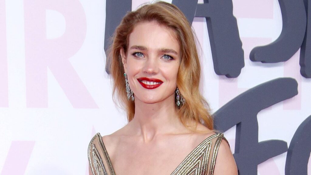 Vogue model is expecting her SIXTH baby at age 44 after marrying into world’s richest family