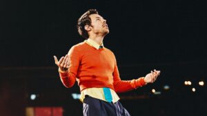 Harry Styles discusses stage set-up with fans following backlash over obstructed views