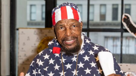 The A-Team legend Mr. T, 74, attends meet and greet in Philadelphia… where photo opportunities cost $159.99!