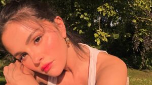 Selena Gomez braves the London heatwave during UK trip as she visits Hampstead Heath and takes in the sights of the capital