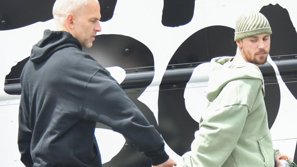 Justin Bieber holds hands with his bodyguard… months after telling another handler to not touch him