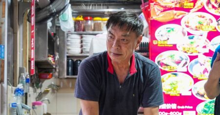 Chicken rice stall auntie claims she and husband called police themselves after assaulting Huang Yiliang, Entertainment News