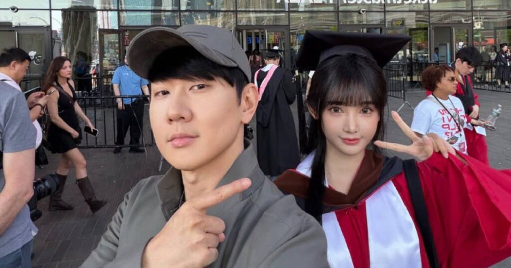 JJ Lin attends girlfriend’s university graduation ceremony with his mum, Entertainment News