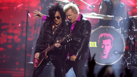 Billy Idol Delivers Empowering Lifetime Achievement Award Acceptance Speech, Closes AMAs With Hit Medley