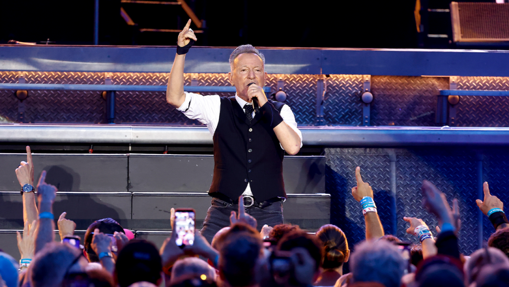 Bruce Springsteen and The E Street Band Cap Fiery Land of Hopes And Dreams American Tour in Philadelphia