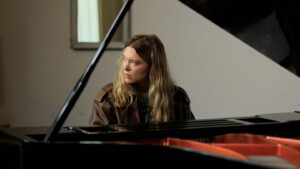 Léa Seydoux Is in for a Rude Awakening in a Clip From Cannes Competition Film ‘Gentle Monster’ (Exclusive)
