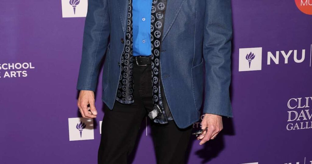 Barry Manilow Reveals What Cosmetic Surgery He’s Gotten, Says He Doesn’t Use Botox