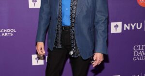Barry Manilow Reveals What Cosmetic Surgery He’s Gotten, Says He Doesn’t Use Botox
