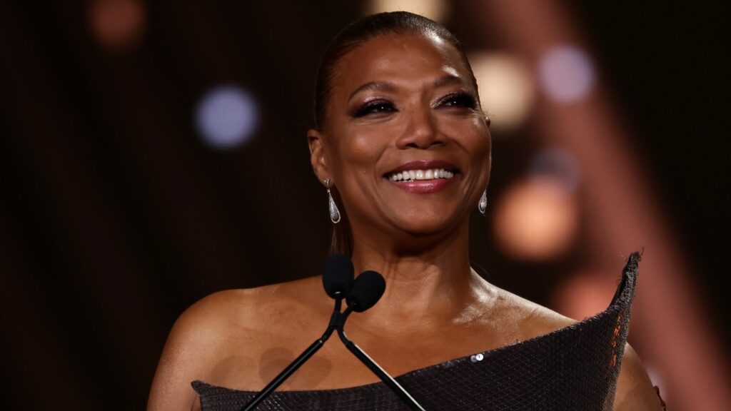 Queen Latifah on Hosting the AMAs: “Everybody Needs to Feel That Energy From Me”