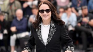 Julia Louis-Dreyfus Talks ‘Tangles,’ ‘Seinfeld,’ ‘SNL’ and Toll Alzheimer’s Disease Is Taking on Her Family