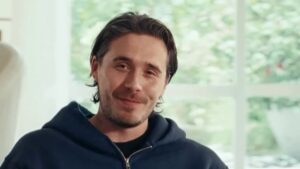 Brooklyn Beckham sells his family out: Smirking star takes a swipe at his parents in pot-shot filled new post sponsored by fast-food delivery service