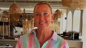 Lisa Curry suffers ‘packer’s regret’ as she wheels luggage jam-packed with ‘outfits of the day’ through the airport – and reveals her travel hack: ‘Hope the plane can take off!’