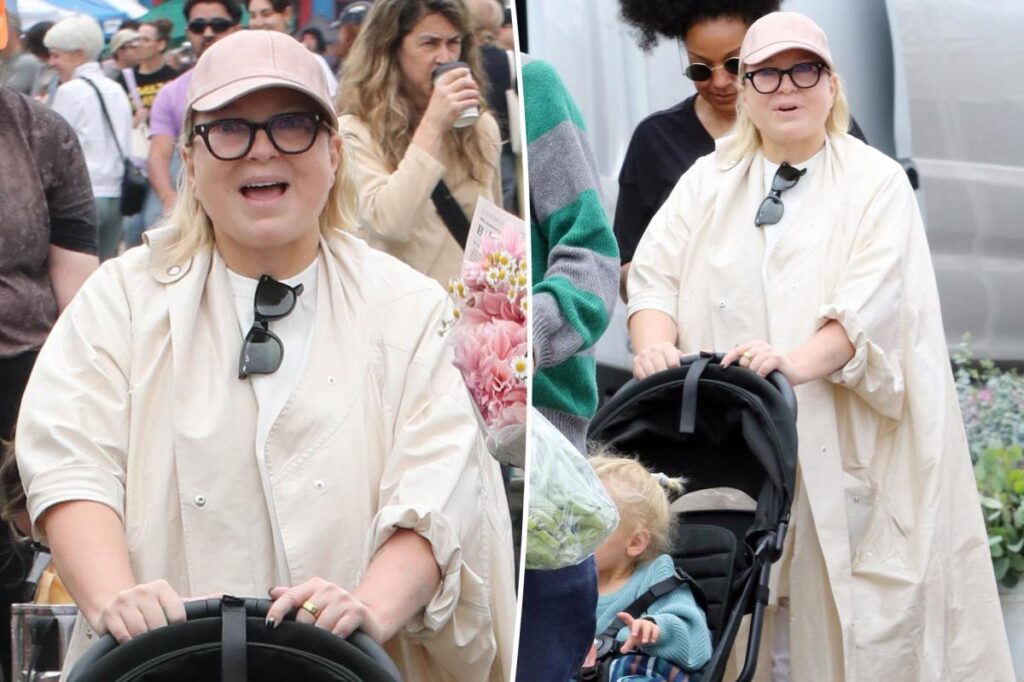 Sia ditches signature disguise for rare barefaced outing in LA